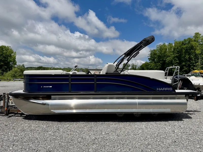 Slide: The Image of Harris Cruiser 210 CWDH 2026 - 4