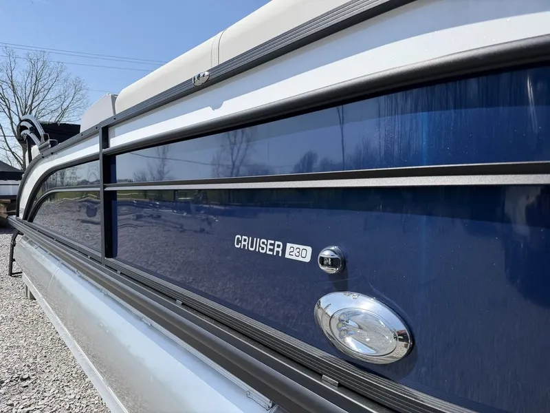 Slide: The Image of Harris Cruiser 230 CWDH 2026 - 7