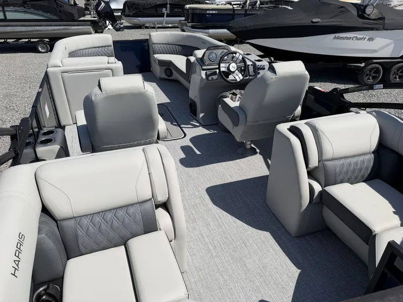 Slide: The Image of Harris Cruiser 230 CWDH 2026 - 20