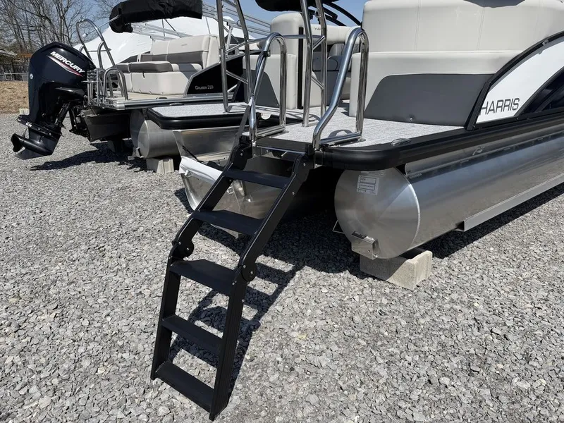 Slide: The Image of Harris Cruiser 230 CWDH 2026 - 8