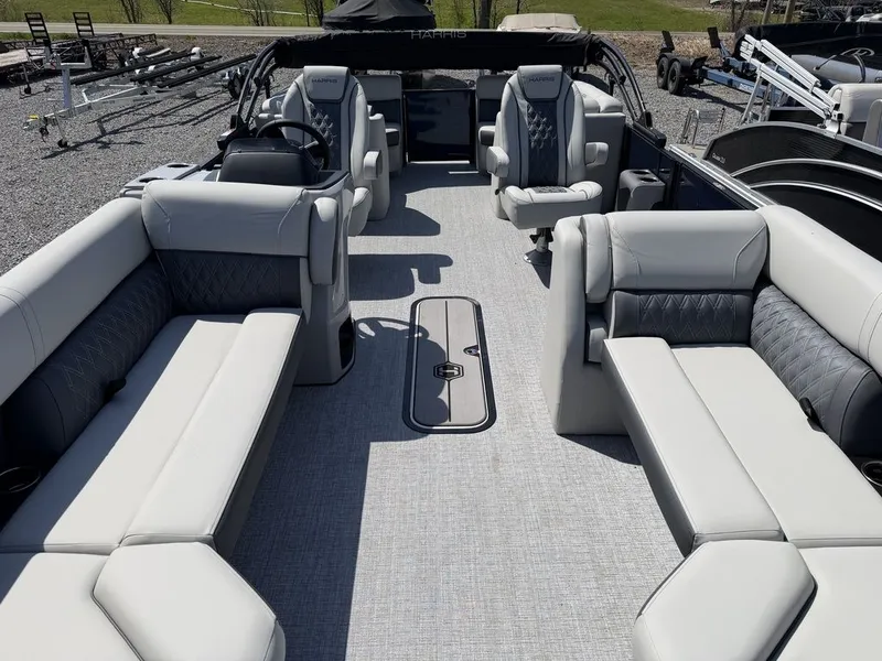 Slide: The Image of Harris Cruiser 230 CWDH 2026 - 10
