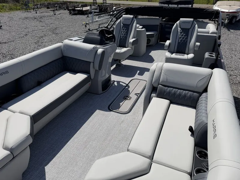 Slide: The Image of Harris Cruiser 230 CWDH 2026 - 11