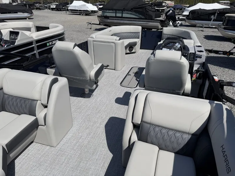Slide: The Image of Harris Cruiser 230 CWDH 2026 - 22