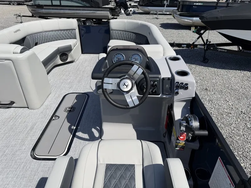 Slide: The Image of Harris Cruiser 230 CWDH 2026 - 30
