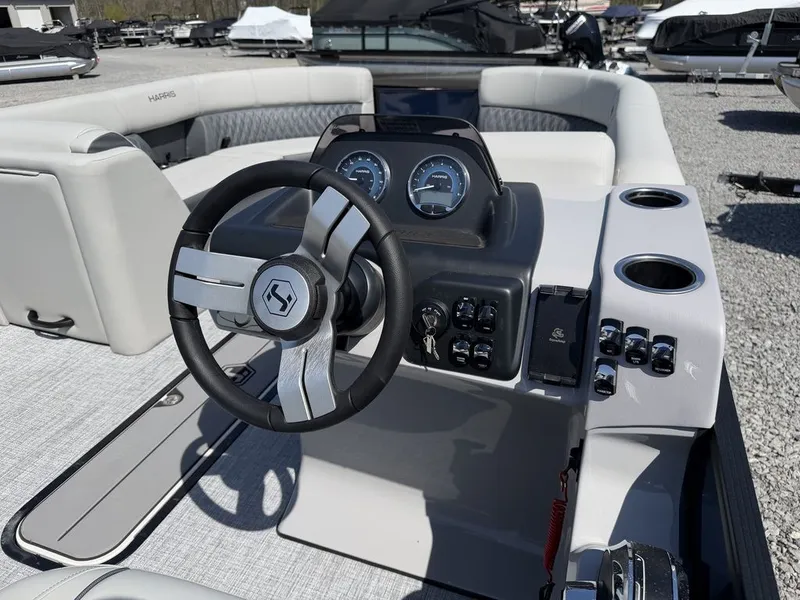 Slide: The Image of Harris Cruiser 230 CWDH 2026 - 31