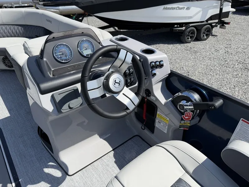 Slide: The Image of Harris Cruiser 230 CWDH 2026 - 27