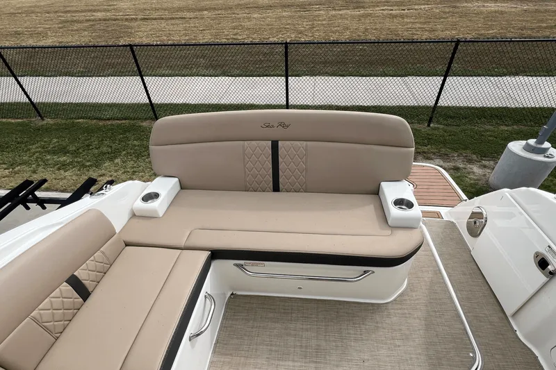 Slide: The Image of Sea Ray 260 SUNDANCER 2017 - 11