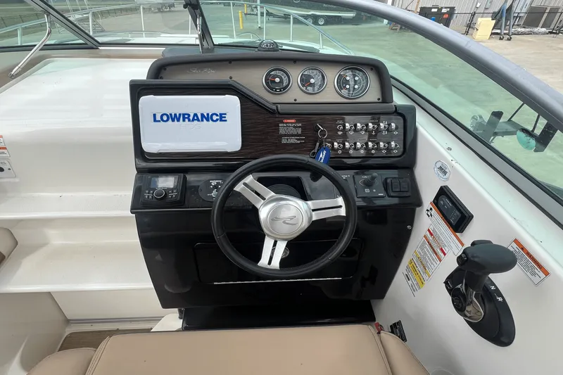 Slide: The Image of Sea Ray 260 SUNDANCER 2017 - 14