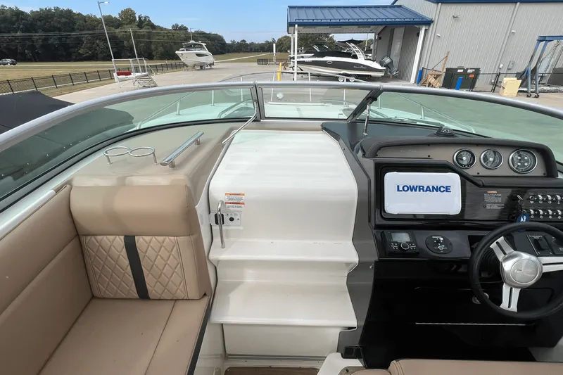 Slide: The Image of Sea Ray 260 SUNDANCER 2017 - 15