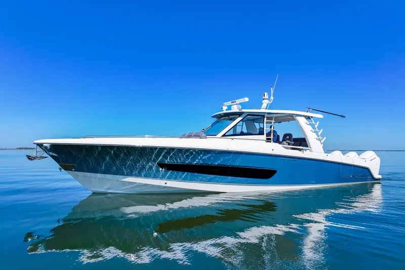 Slide: The Image of Boston Whaler 420 Outrage 2025 - 0