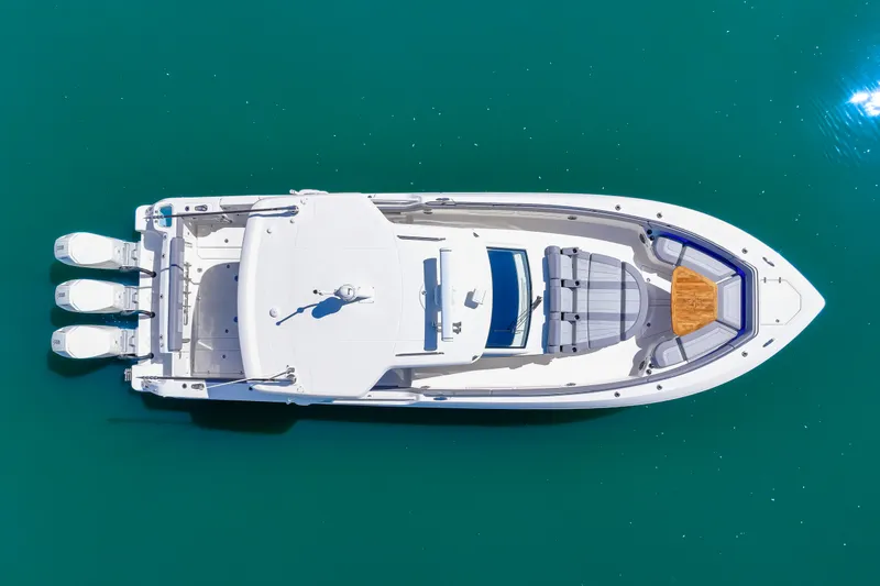 Slide: The Image of Boston Whaler 420 Outrage 2025 - 10