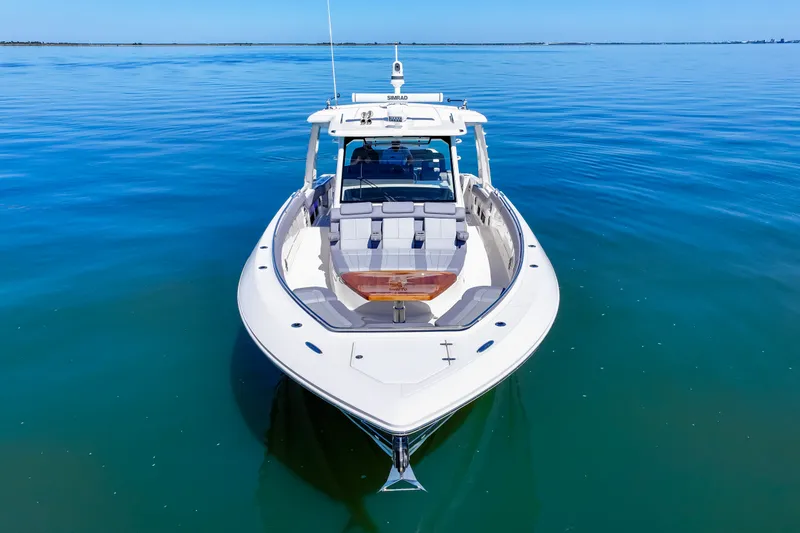 Slide: The Image of Boston Whaler 420 Outrage 2025 - 11