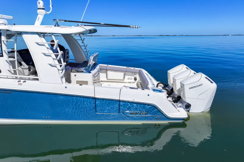Slide: The Image of Boston Whaler 420 Outrage 2025 - 12