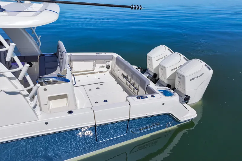 Slide: The Image of Boston Whaler 420 Outrage 2025 - 13