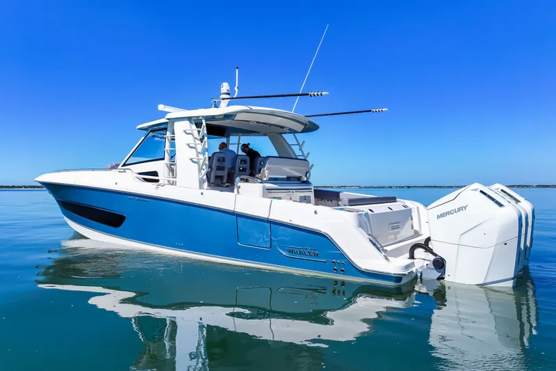 Slide: The Image of Boston Whaler 420 Outrage 2025 - 19