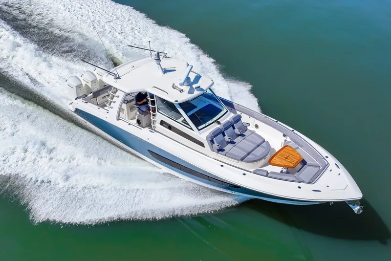 Slide: The Image of Boston Whaler 420 Outrage 2025 - 25
