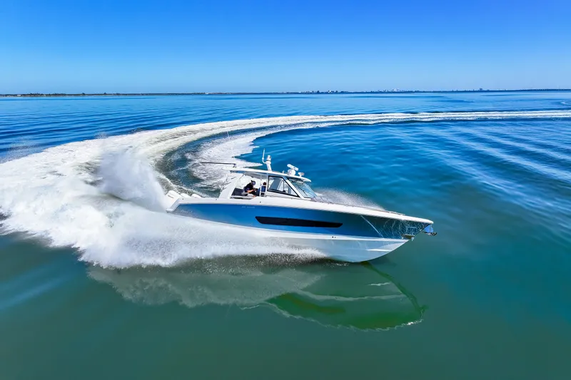 Slide: The Image of Boston Whaler 420 Outrage 2025 - 31