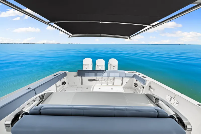 Slide: The Image of Boston Whaler 420 Outrage 2025 - 45