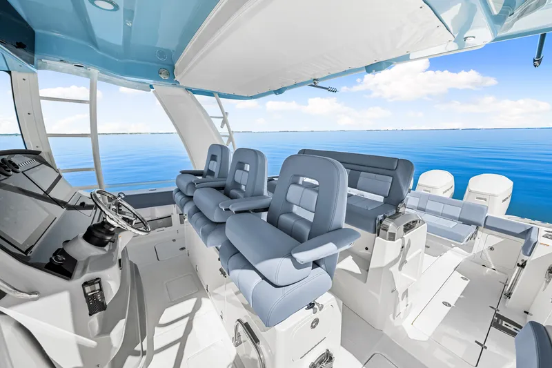 Slide: The Image of Boston Whaler 420 Outrage 2025 - 48