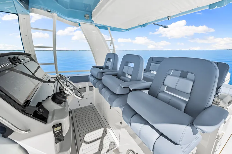 Slide: The Image of Boston Whaler 420 Outrage 2025 - 50