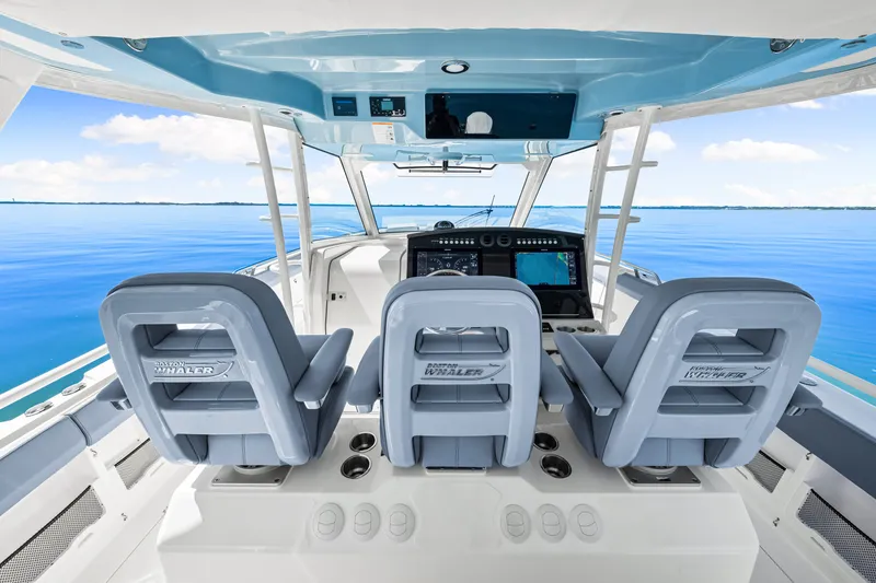 Slide: The Image of Boston Whaler 420 Outrage 2025 - 51