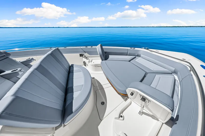 Slide: The Image of Boston Whaler 420 Outrage 2025 - 56