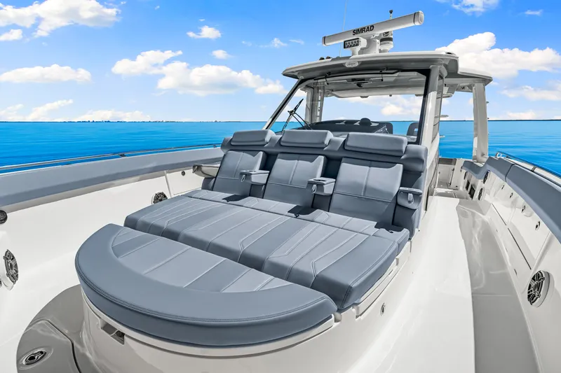 Slide: The Image of Boston Whaler 420 Outrage 2025 - 59