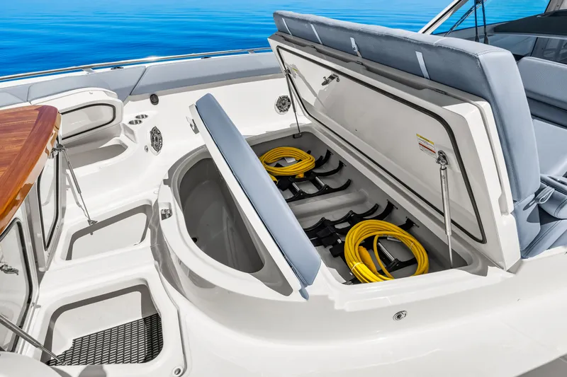 Slide: The Image of Boston Whaler 420 Outrage 2025 - 61