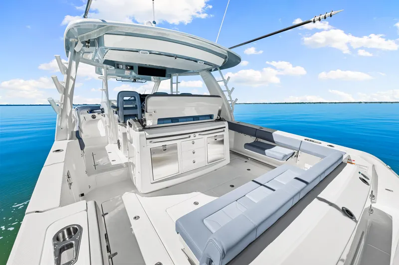 Slide: The Image of Boston Whaler 420 Outrage 2025 - 66