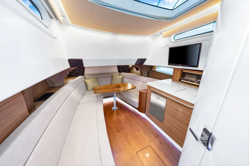 Slide: The Image of Boston Whaler 420 Outrage 2025 - 67