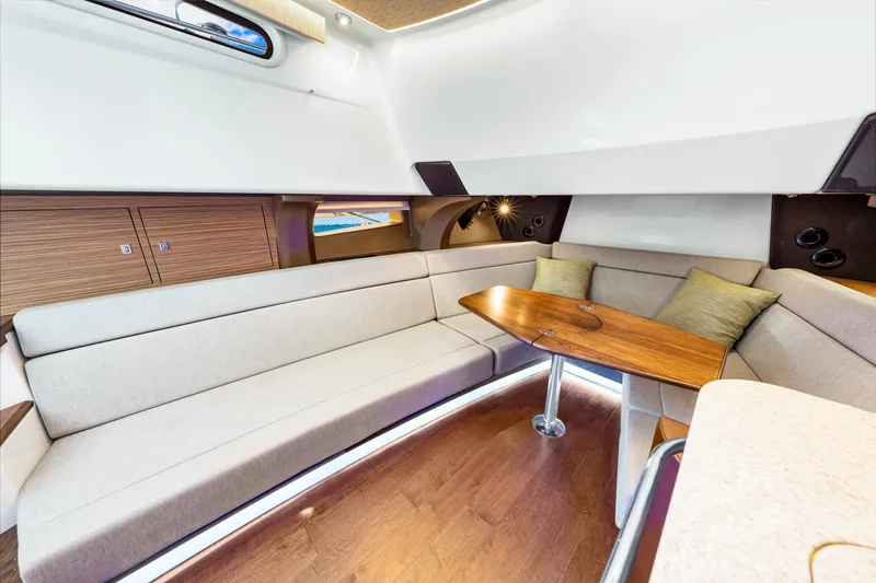 Slide: The Image of Boston Whaler 420 Outrage 2025 - 68