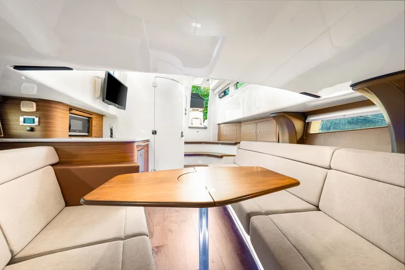 Slide: The Image of Boston Whaler 420 Outrage 2025 - 70