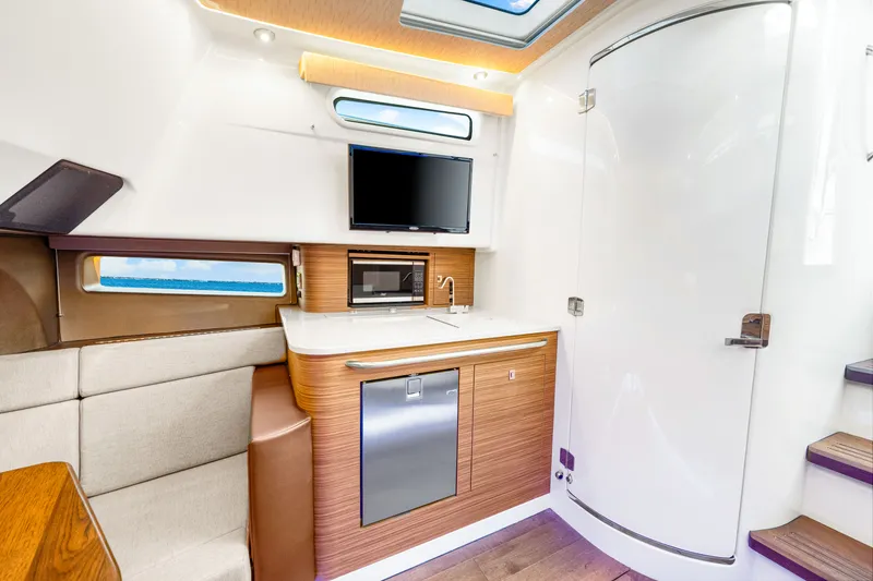 Slide: The Image of Boston Whaler 420 Outrage 2025 - 71