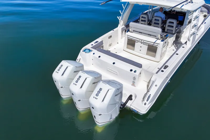 Slide: The Image of Boston Whaler 420 Outrage 2025 - 9