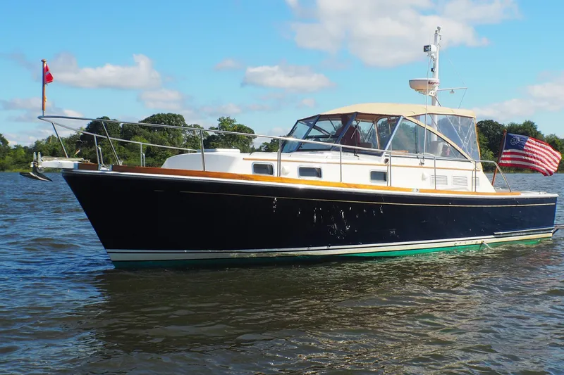 Slide: The Image of Grand Banks 38 Eastbay EX 1995 - 1