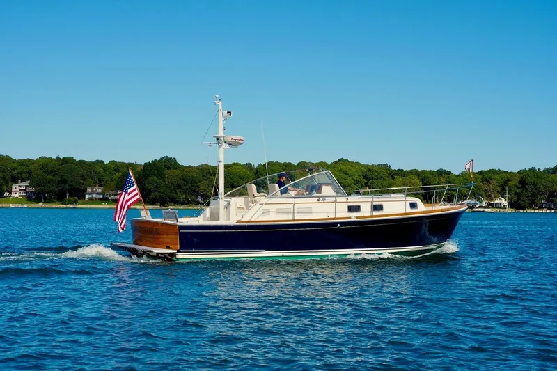 Slide: The Image of Grand Banks 38 Eastbay EX 1995 - 37