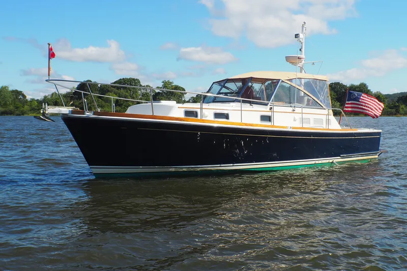 Slide: The Image of Grand Banks 38 Eastbay EX 1995 - 33