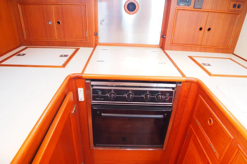 Slide: The Image of Grand Banks 38 Eastbay EX 1995 - 14
