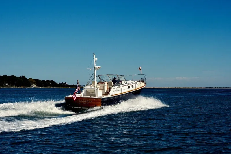 Slide: The Image of Grand Banks 38 Eastbay EX 1995 - 40