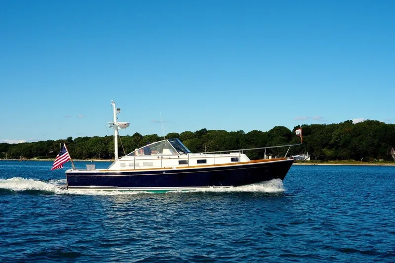 Slide: The Image of Grand Banks 38 Eastbay EX 1995 - 38