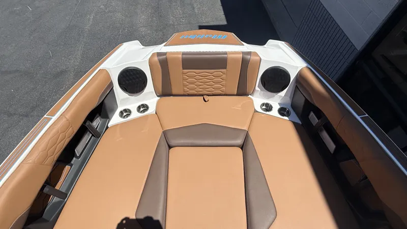 Slide: The Image of Malibu 24 MXZ 2026 - 16