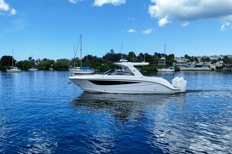 Slide: The Image of Sea Ray SLX 400 Outboard 2025 - 11