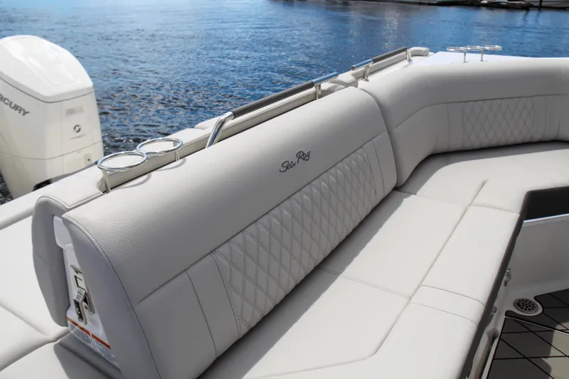 Slide: The Image of Sea Ray SLX 400 Outboard 2025 - 19