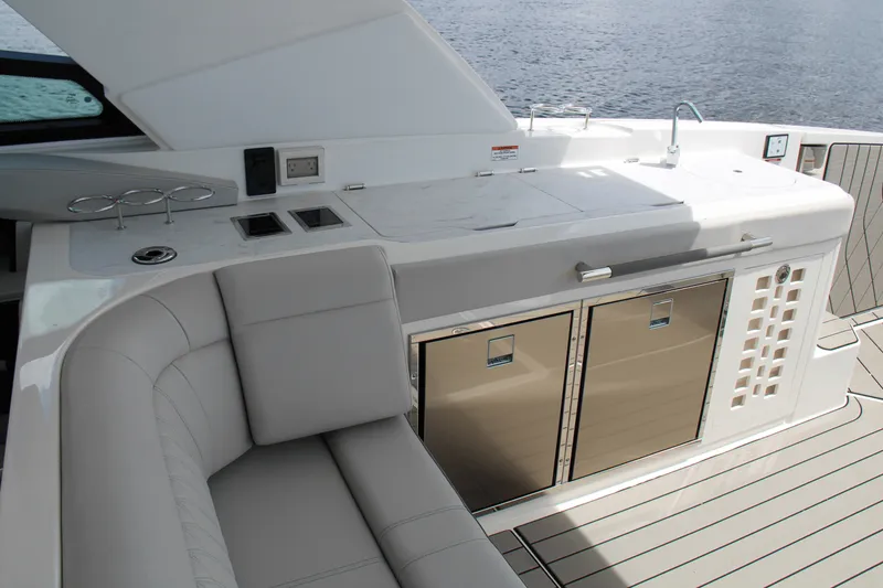 Slide: The Image of Sea Ray SLX 400 Outboard 2025 - 24