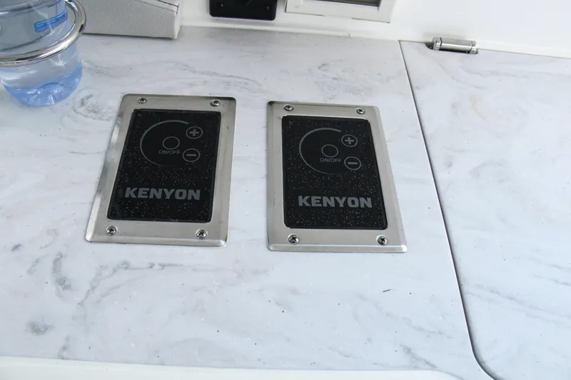 Slide: The Image of Sea Ray SLX 400 Outboard 2025 - 26