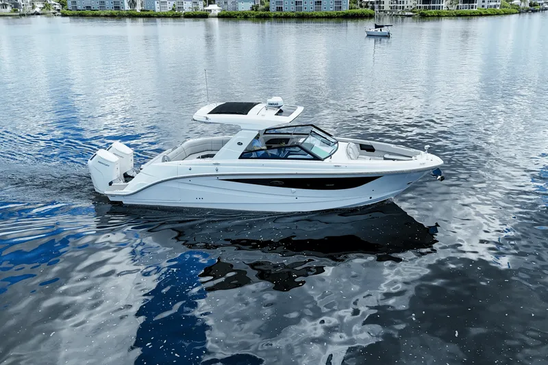 Slide: The Image of Sea Ray SLX 400 Outboard 2025 - 3