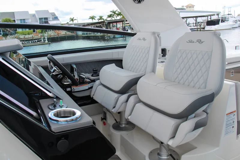 Slide: The Image of Sea Ray SLX 400 Outboard 2025 - 34