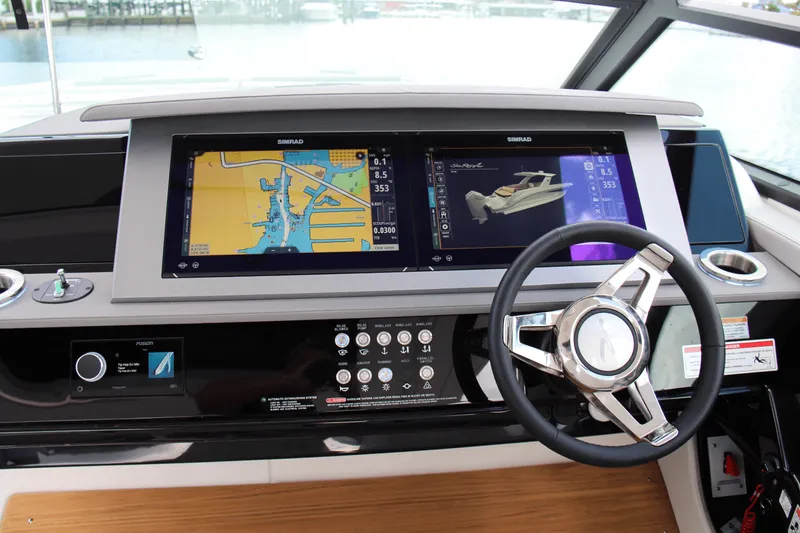 Slide: The Image of Sea Ray SLX 400 Outboard 2025 - 36