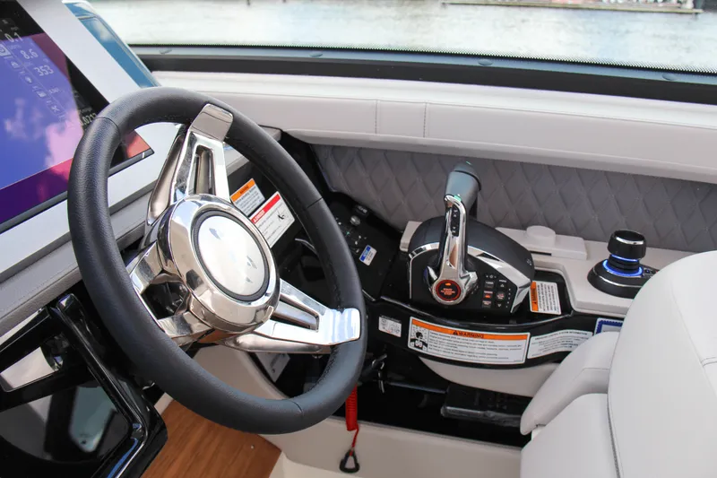 Slide: The Image of Sea Ray SLX 400 Outboard 2025 - 38