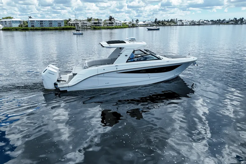 Slide: The Image of Sea Ray SLX 400 Outboard 2025 - 4